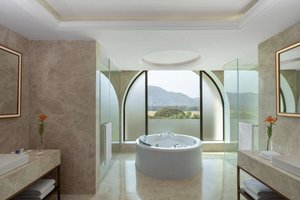 Room & Suite