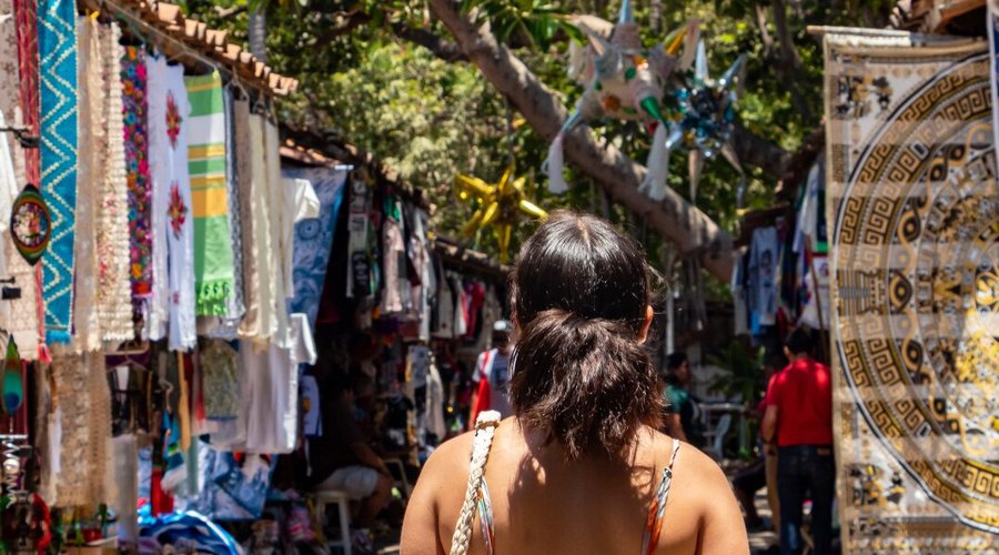 Encuentra cultura y tradición en las calles de Puerto Vallarta. 🎨✨