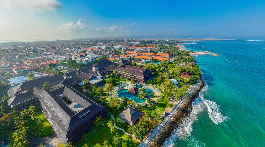 Amazing ocean front 5-star hotel in prime Kuta area 