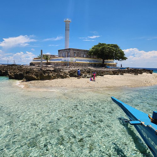 Small fishing boat in Malapascua, Philippines : r/chicagobulls