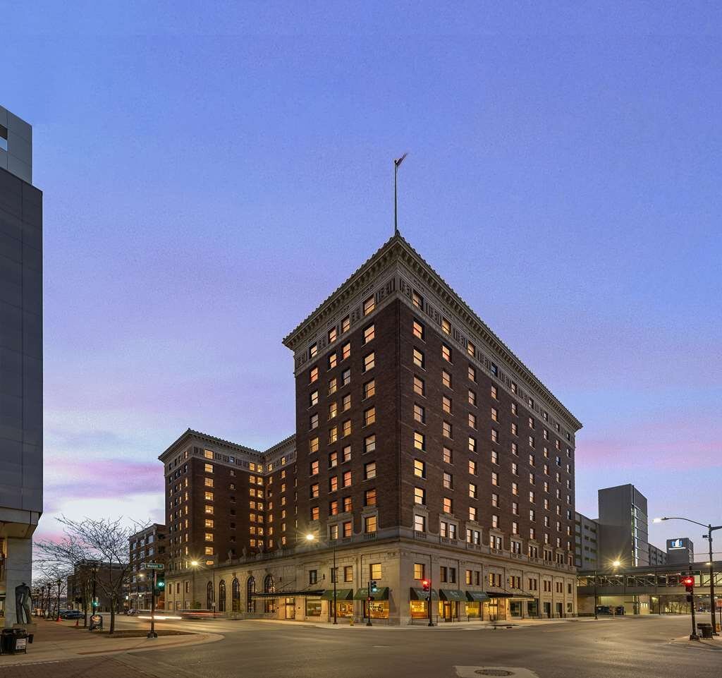 It had a bed - Review of Super 8 By Wyndham Des Moines - North, Des Moines,  IA - Tripadvisor