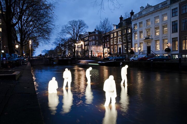 2024 Amsterdam Lights Cruise With Hot Chocolate And Snacks   Caption 