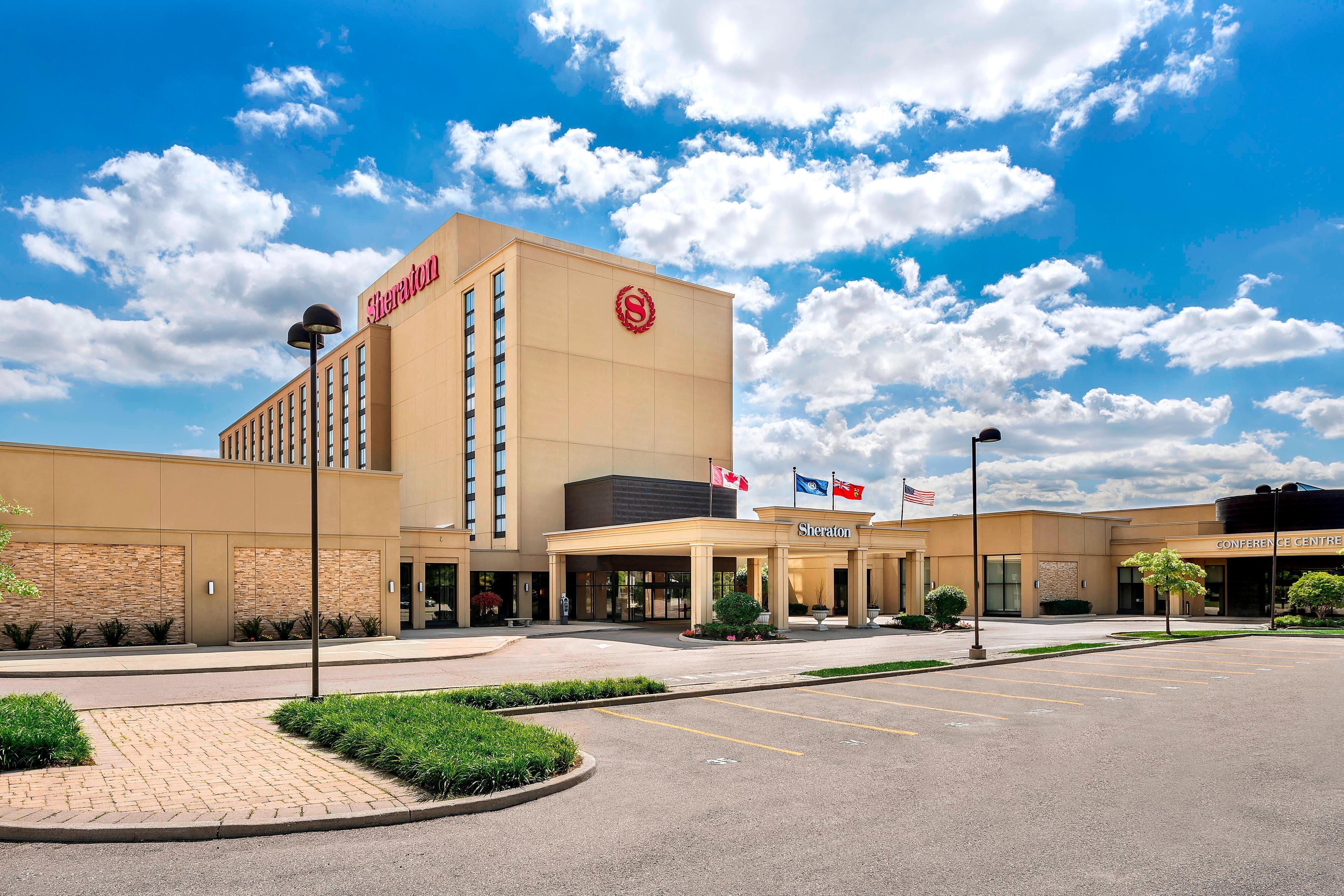 SHERATON TORONTO AIRPORT HOTEL CONFERENCE CENTRE 155 1 8 9   Exterior 