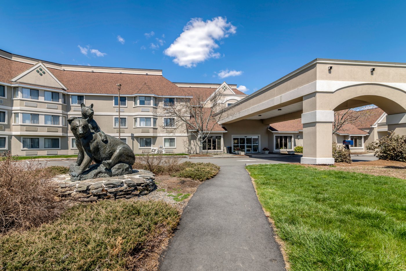 BLACK BEAR INN AND CONFERENCE CENTER - Prices & Hotel Reviews (Orono