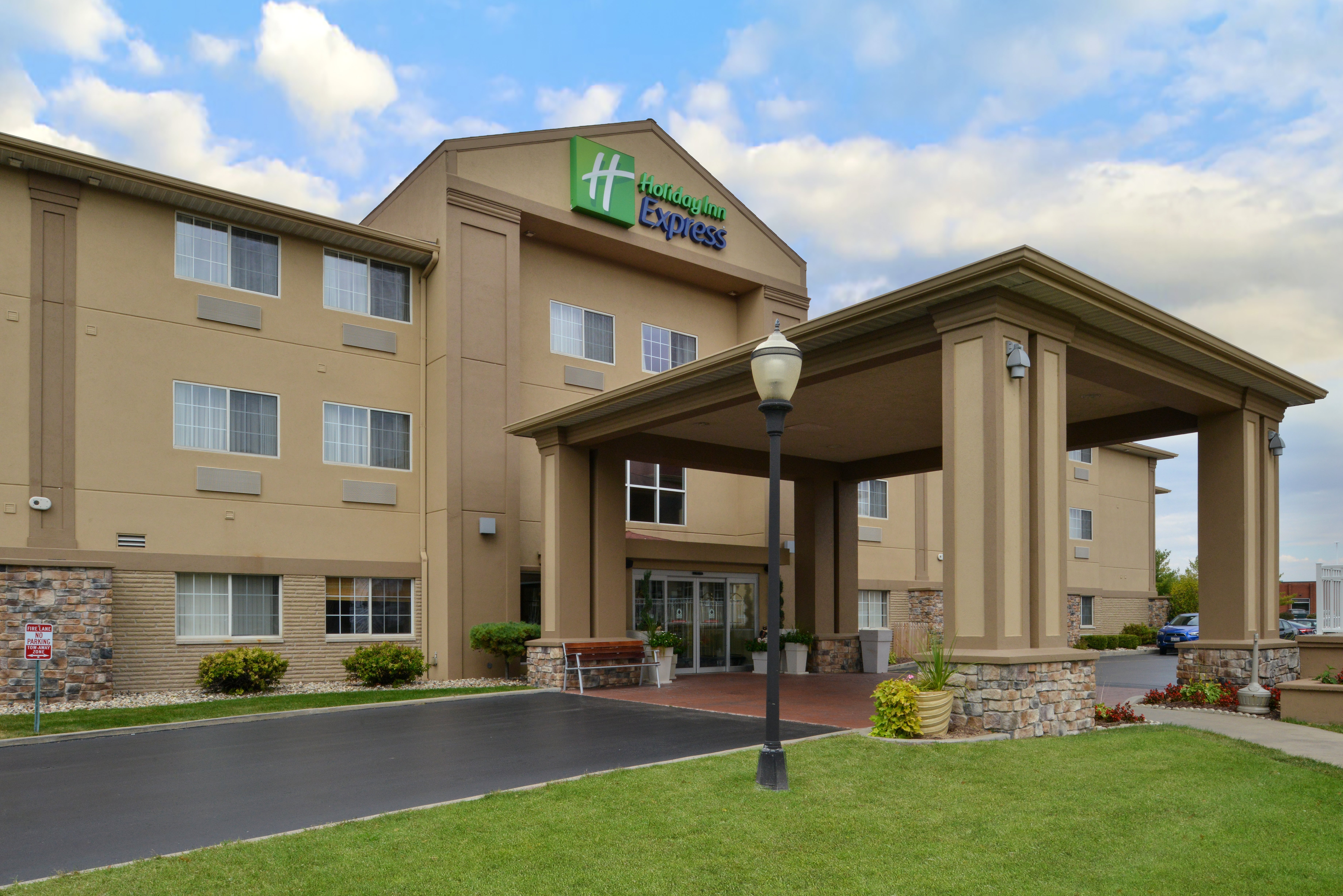 HOLIDAY INN EXPRESS SUITES ST. JOSEPH 110 1 2 8 Updated