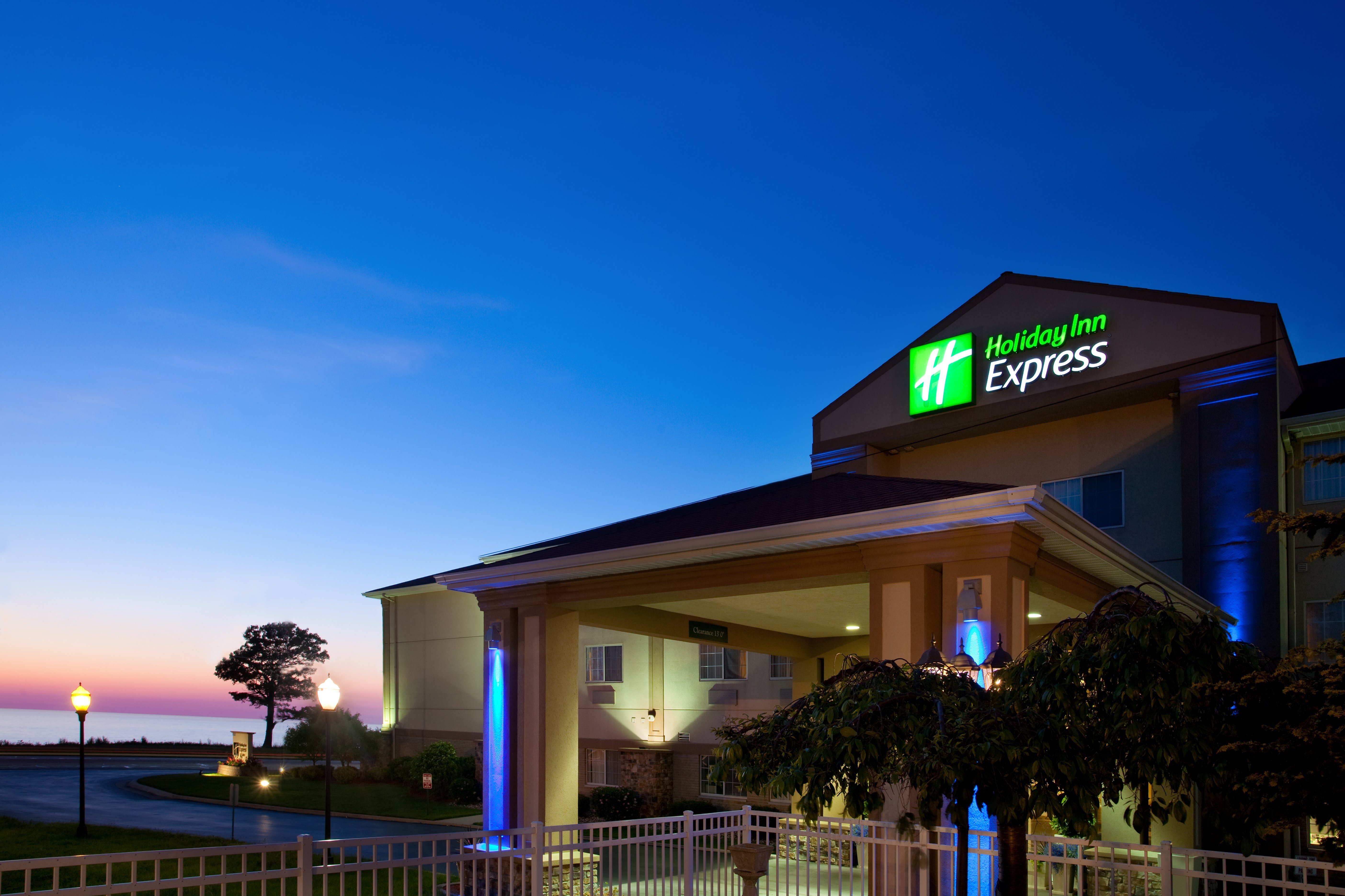 HOLIDAY INN EXPRESS SUITES ST. JOSEPH 110 1 2 8 Updated