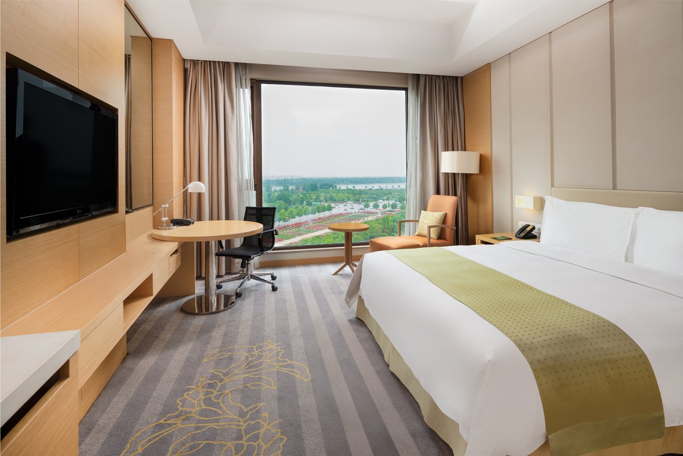 HOLIDAY INN NANYANG, AN IHG HOTEL - Prices & Reviews (China)