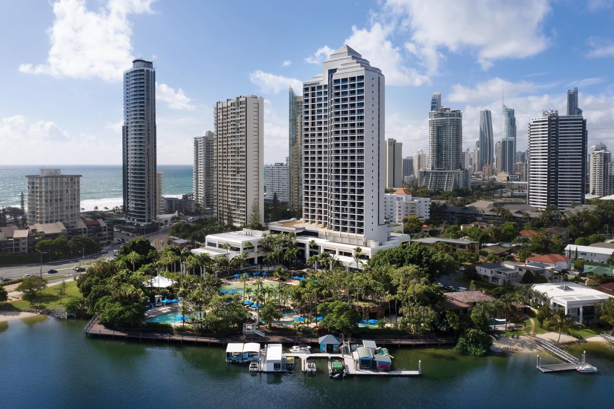 Surfers Paradise Hotel site in 1970 and 2021 : r/GoldCoast