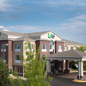 Welcome to the Holiday Inn Express & Suites Chanhassen!
