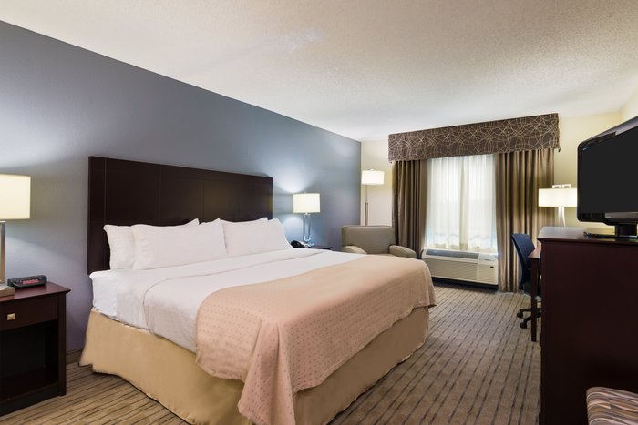 HOLIDAY INN KNOXVILLE WEST - CEDAR BLUFF, AN IHG HOTEL $105 ($̶1̶6̶3̶ ...