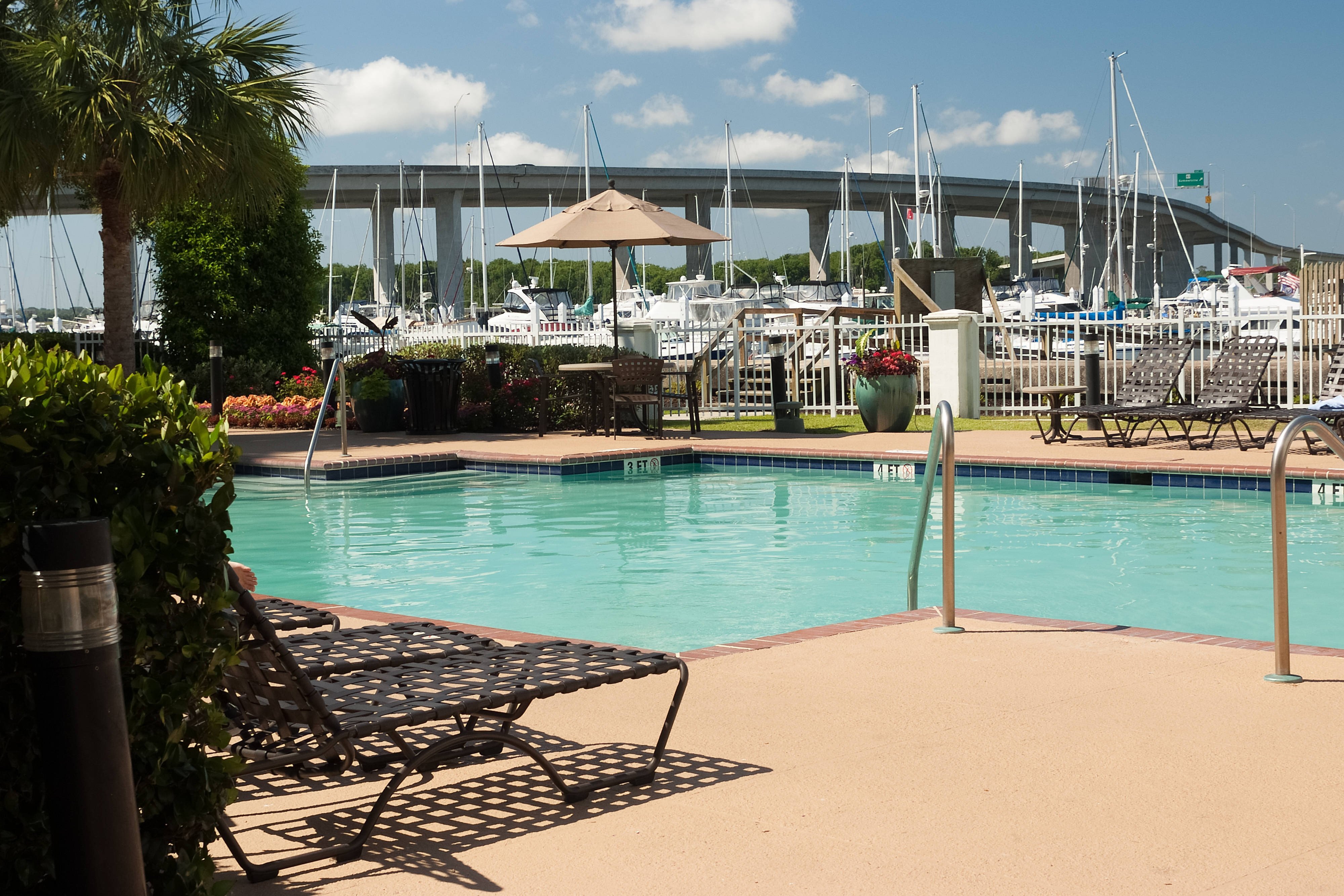 COURTYARD BY MARRIOTT CHARLESTON WATERFRONT 194 2 9 0 Prices   Outdoor Waterfront Pool 