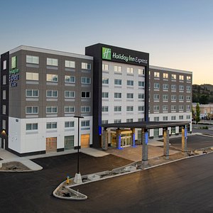 Exterior of the brand new Holiday Inn Express & Suites Kelowna
