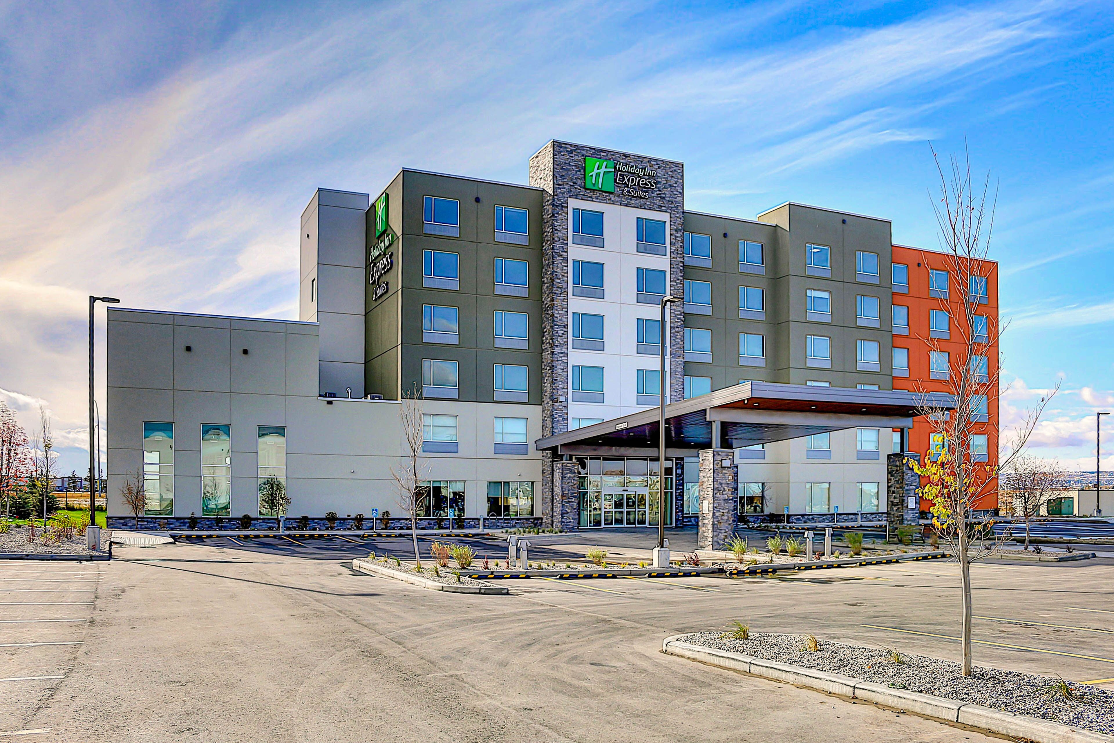 HOLIDAY INN EXPRESS SUITES CALGARY AIRPORT TRAIL NE AN IHG HOTEL 92   Hotel Exterior 