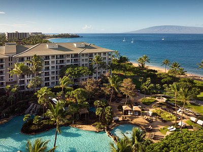 Tropical zen. Yes please.😍🏝️👣🧘‍♀️ 📍Mākena, Maui . . . #beach #sea  #ocean #paradise #visitmaui #mauihawaii #aloh