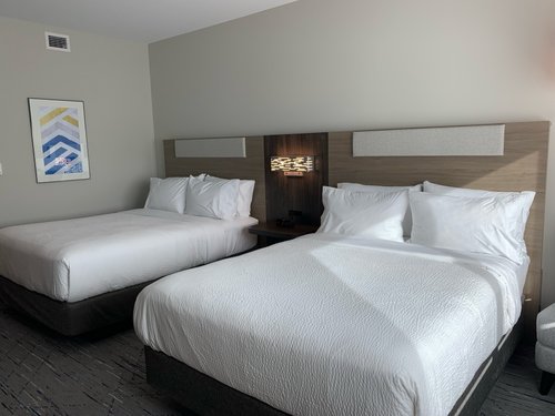 HOLIDAY INN EXPRESS & SUITES COURTENAY - COMOX, AN IHG HOTEL - Updated ...