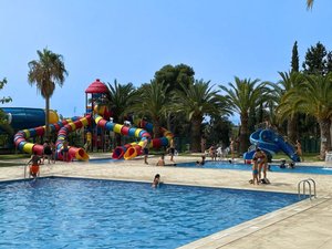 Piscina y playa