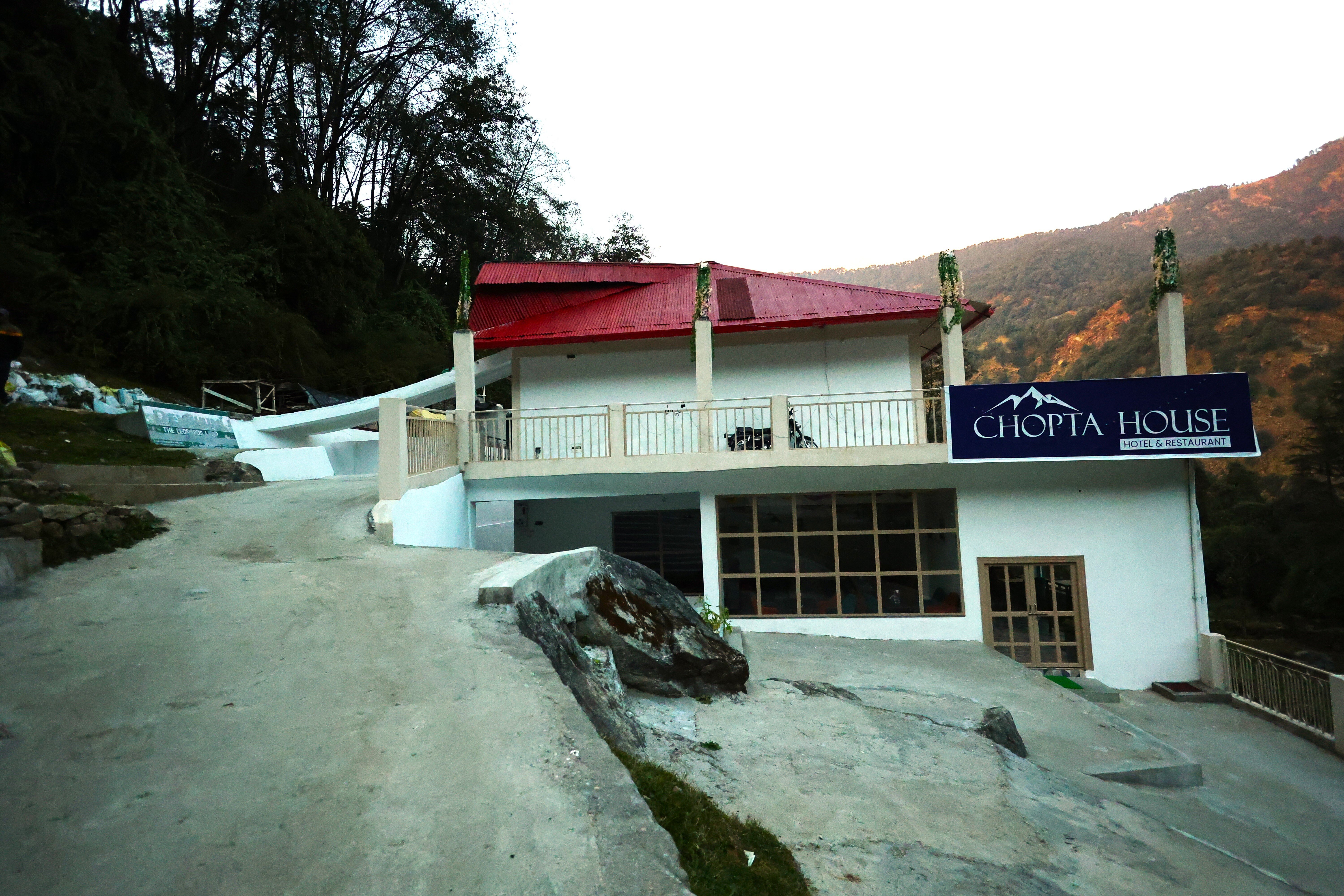 CHOPTA HOUSE HOTEL AND RESTAURANT (Kanda) - B&B Reviews & Photos ...