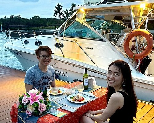 cruise on yacht singapore