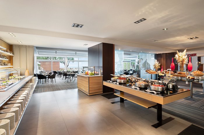 https://dynamic-media-cdn.tripadvisor.com/media/photo-o/2b/09/94/b1/breakfast-buffet-in-breakfast.jpg?w=700&h=-1&s=1