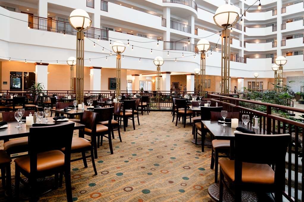 EMBASSY SUITES BY HILTON PORTLAND AIRPORT 152 2 4 1 Updated   Barlounge 