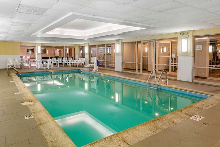 Comfort Suites Oakbrook Terrace Pool: Pictures & Reviews - Tripadvisor