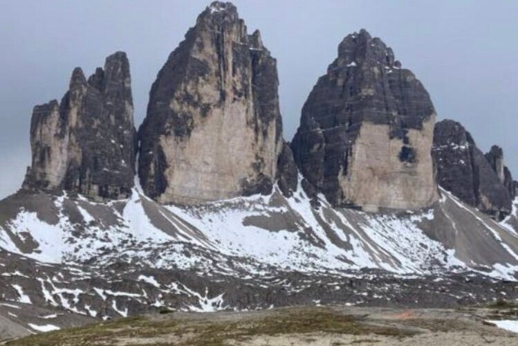 Qualche spruzzo di neve alla base …. 
