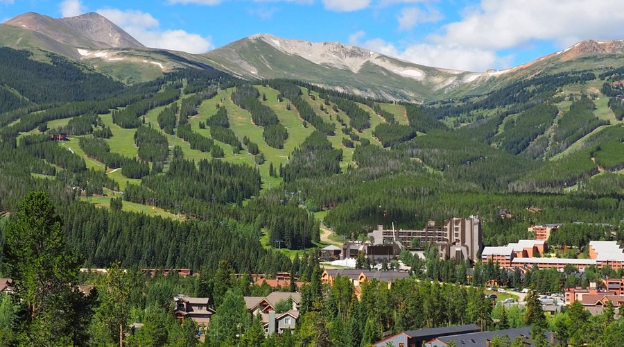 Summer exterior view of Beaver Run Resort & Conference Center