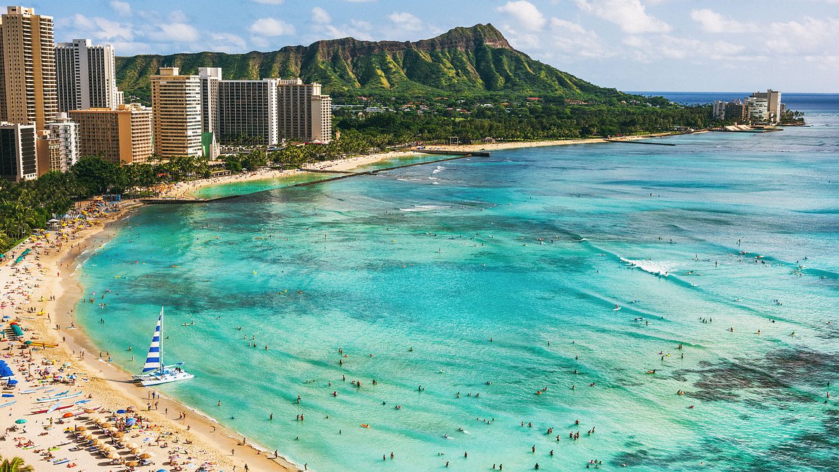 Waikiki beach and Diamond Head, Honolulu, Oahu