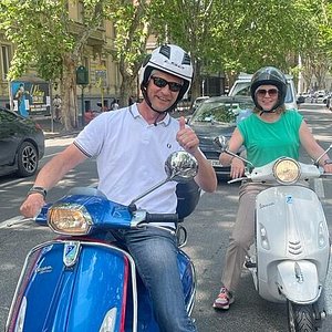 Rome Vespa Primavera 125 cc Rental - 48 Hours Rental 2024