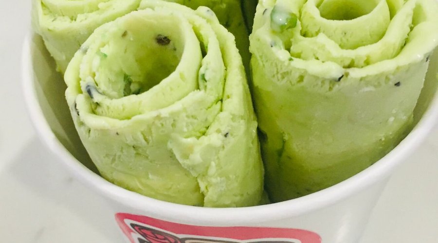 Rollos con base sin azúcar, elegido para las personas diabeticas o con temas de salud con el azúcar.  Esta hecho con kiwi y pistacho sin azucar