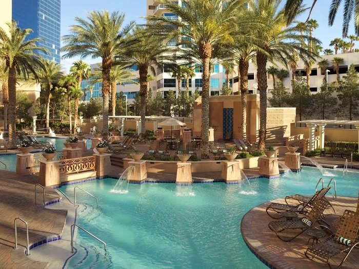 Hilton Grand Vacations Club on the Las Vegas Strip Pool: Pictures ...