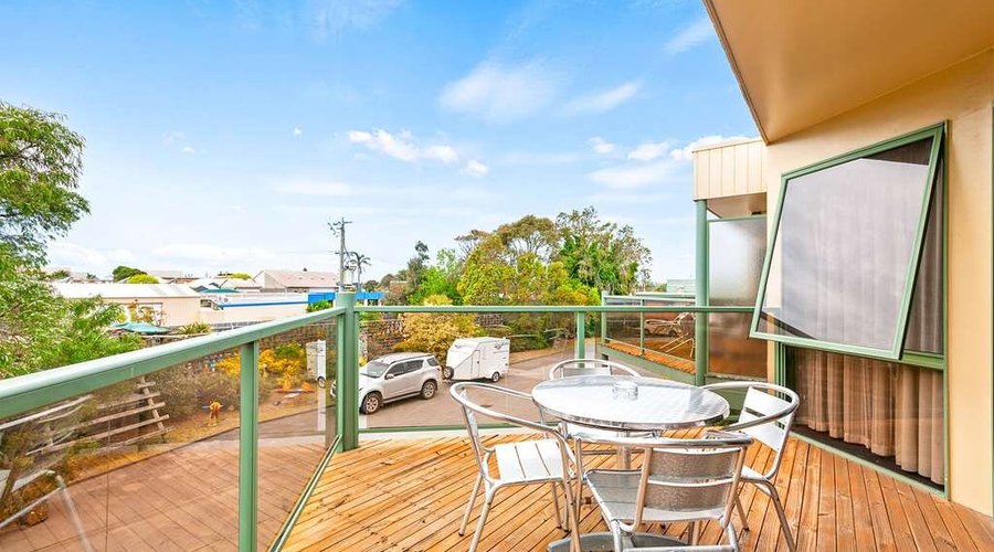 컴포트 인 앤드 스위트 엠마누엘 (Comfort Inn & Suites Lakes Entrance, 엔트런스 호수) - 호텔 리뷰 & 가격 비교