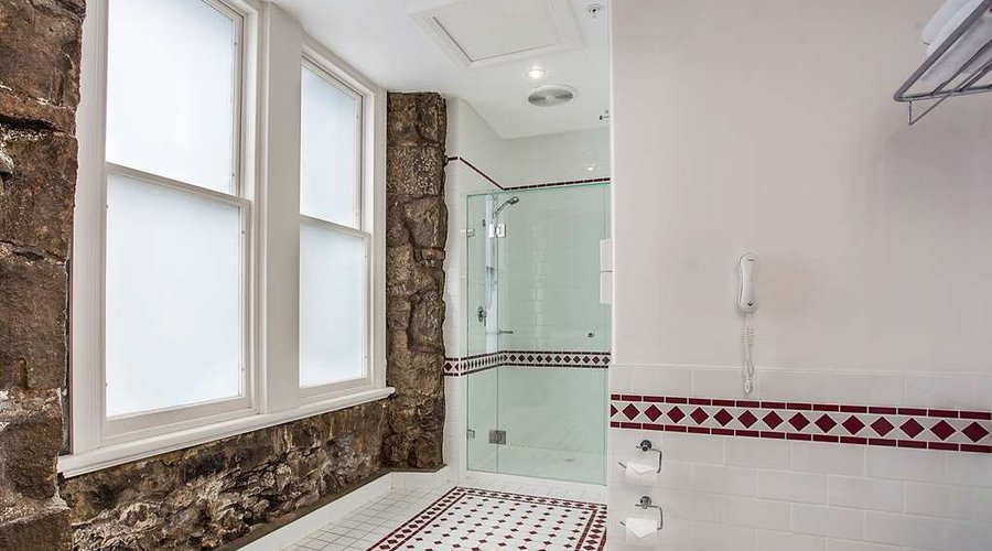 Executive suite spa bathroom
