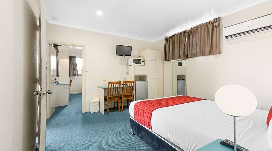 Well-equipped guest room