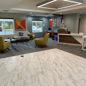 Front desk & lounging area.