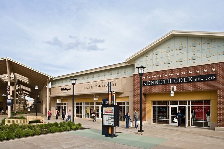 Adidas chicago cheap premium outlets