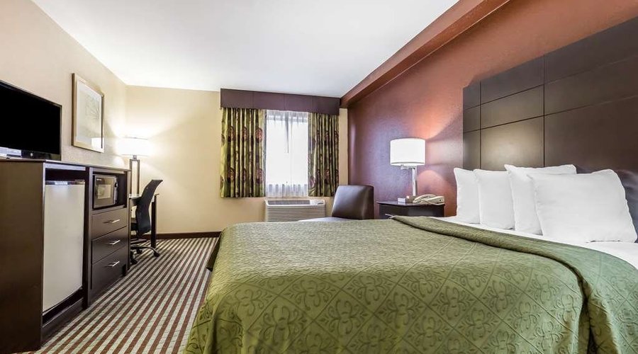 Guest room with one bed