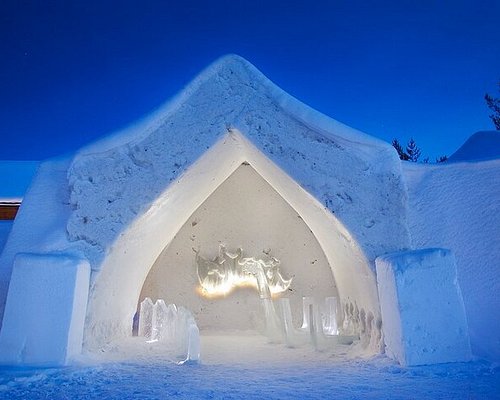 Rovaniemi: Winter Clothing Rental with Snow Boots and Gloves