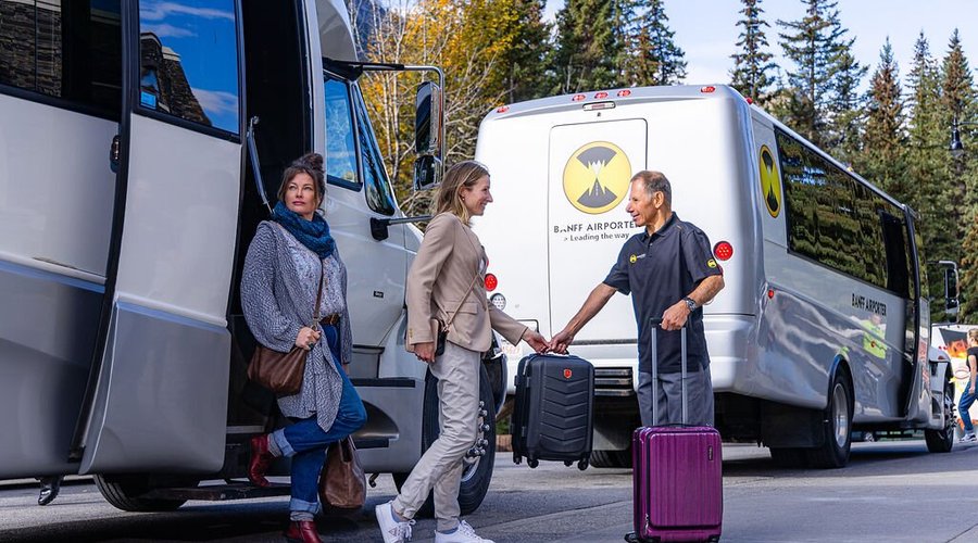 Passengers being dropped off at Fairmont Banff Springs