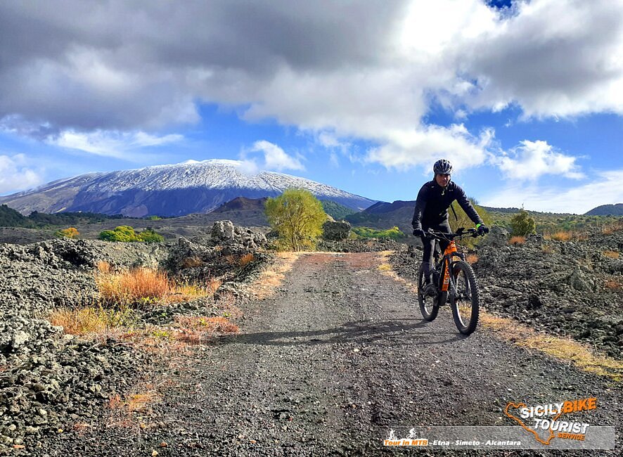 Tour Privado En Bicicleta de Montaña: Aventura en el Río Simeto