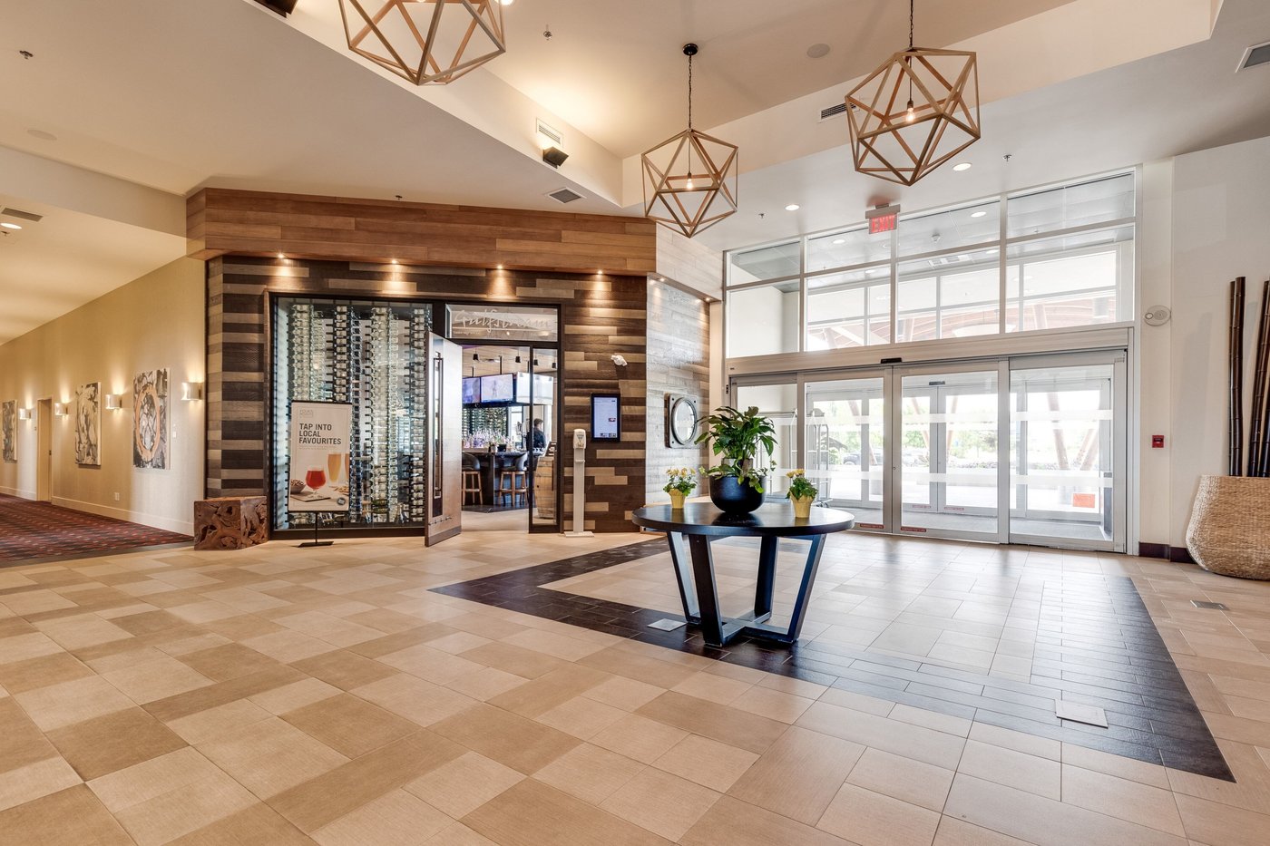 Four Points by Sheraton Kelowna Airport - UPDATED Prices, Reviews ...