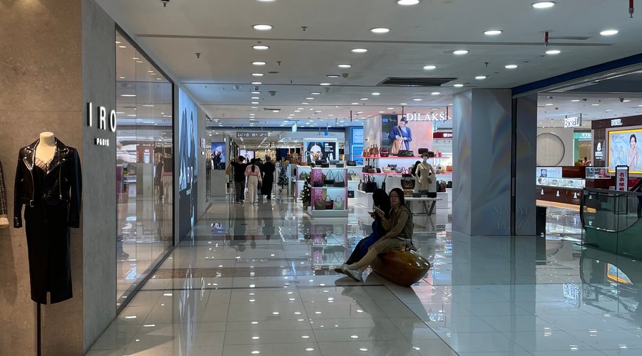 Hip shopping mall
