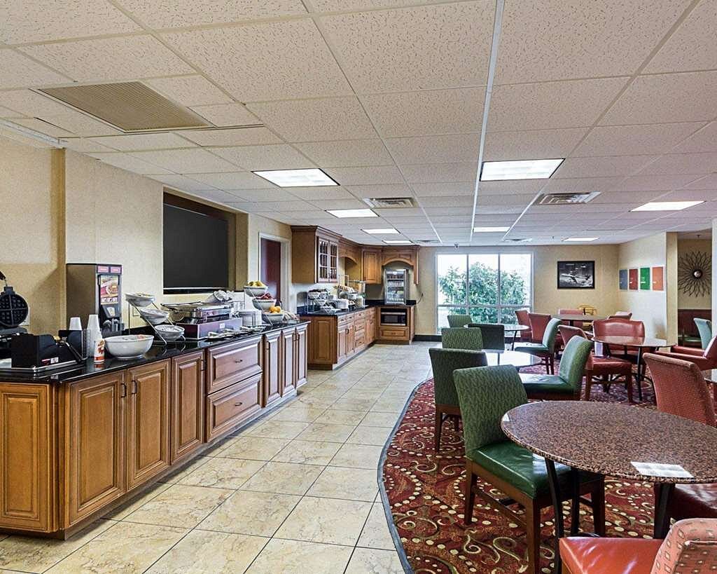 SIDE POCKETS SPORTS BAR & RESTAURANT, Wichita - Menu, Prices & Restaurant  Reviews - Tripadvisor