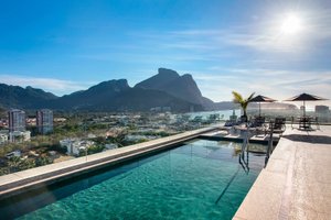 Piscina e praia