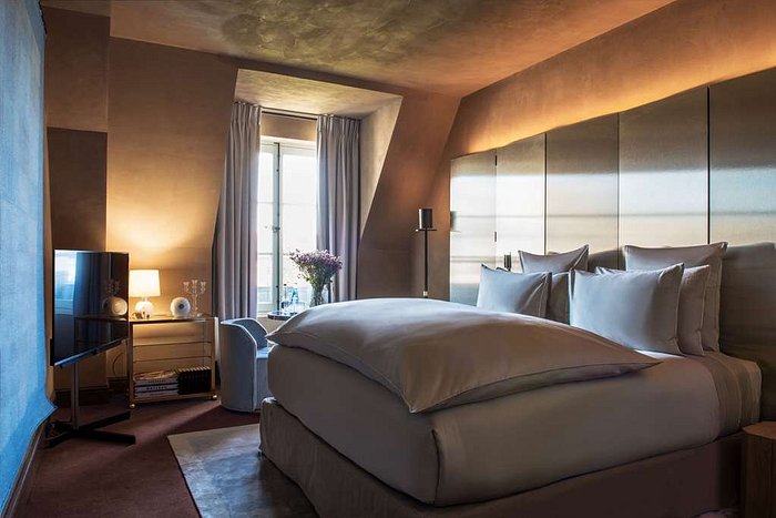 tuyau d'évacuation du wc très poussiéreux - Picture of Hotel Des Vosges,  Klingenthal - Tripadvisor