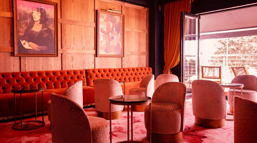 We offer a world-class cocktail experience in a laid-back atmosphere.  An inclusive, exclusive intimate cocktail lounge on the Camps Bay strip.  One of Cape Town’s best locations for a sundowner –with views over the Atlantic…  We push the boundaries of innovation and imagination.  Every sip unveils a blend of freshness, with locally sourced ingredients meticulously crafted with our own sodas, syrups, purées, cordials, shrubs, and liqueurs.