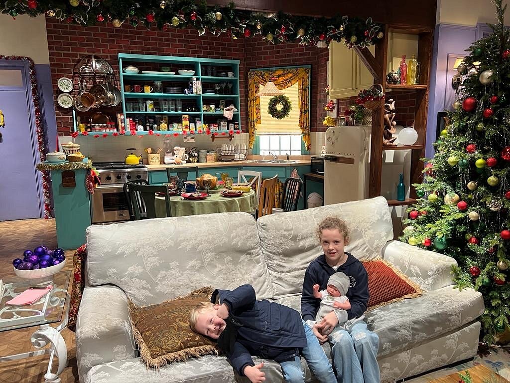 THE FRIENDS EXPERIENCE  THE ONE WITH CENTRAL PERK, NYC — Average