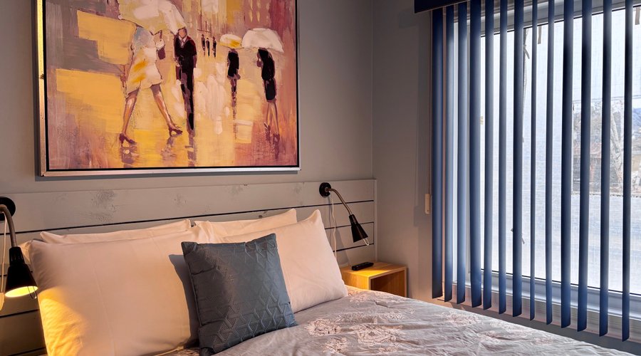 Chambre lit queen standard