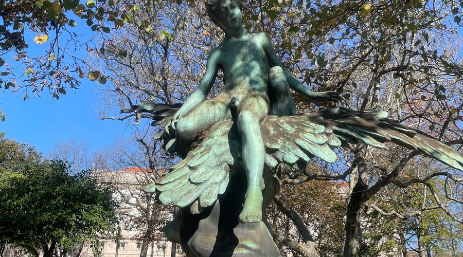 Lovely sculpture.....