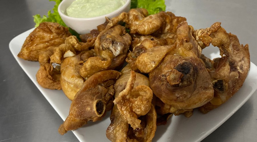 Frango a passarinho 